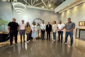 Comitiva formada por prefeito, vice-prefeita e secretariado foi até a fábrica da Mercedes-Benz, em São Bernardo do Campo (SP). Foto: Prefeitura de Paranaguá