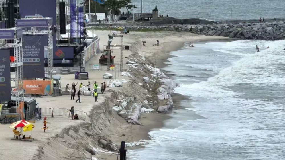 Segundo o Ibama, fiscalização constatou partes dos sacos e das mantas utilizadas na contenção até em Guaratuba e na divisa com São Paulo. Foto: Ibama