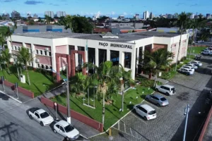 Prefeitura de Matinhos conseguiu respeitar os limites de despesas com pagamento de salários e investiu mais do que o obrigatório em Saúde e Educação. Foto: Prefeitura de Matinhos