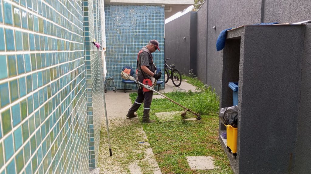 LIMPEZA NA ILHA DOS VALADARES – Foto Tiago Matins Prefeitura de Paranaguá.jpg (4)