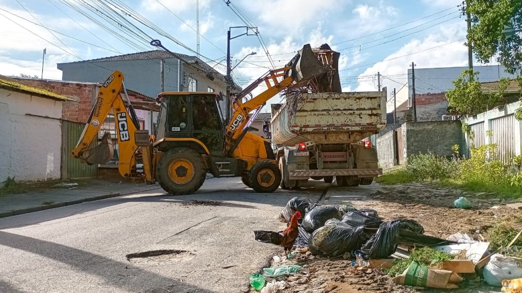 LIMPEZA NA ILHA DOS VALADARES – Foto Tiago Matins Prefeitura de Paranaguá.jpg (8)