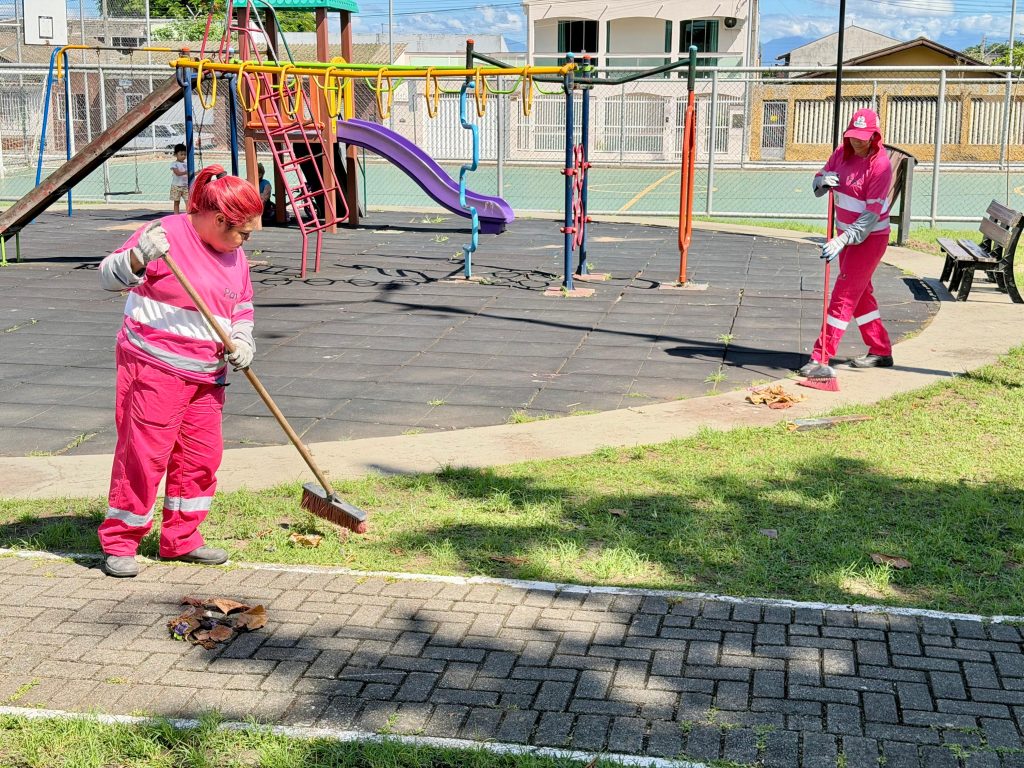 LIMPEZA URBANA PARANAGUA – Fotos Anny Melo (3)
