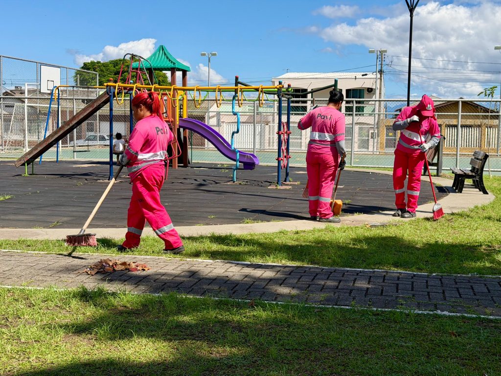 LIMPEZA URBANA PARANAGUA – Fotos Anny Melo (4)