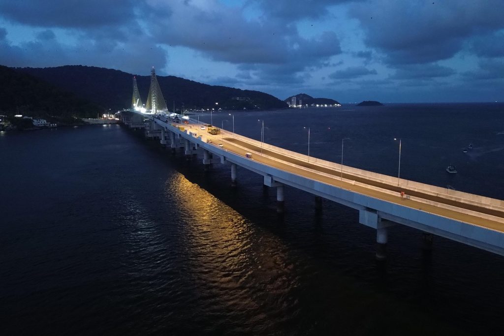 PONTE-DE-GUARATUBA-ILUMINADA-Foto-Gediel-MendesConsorcio-Supervisor-Ponte-de-Guaratuba