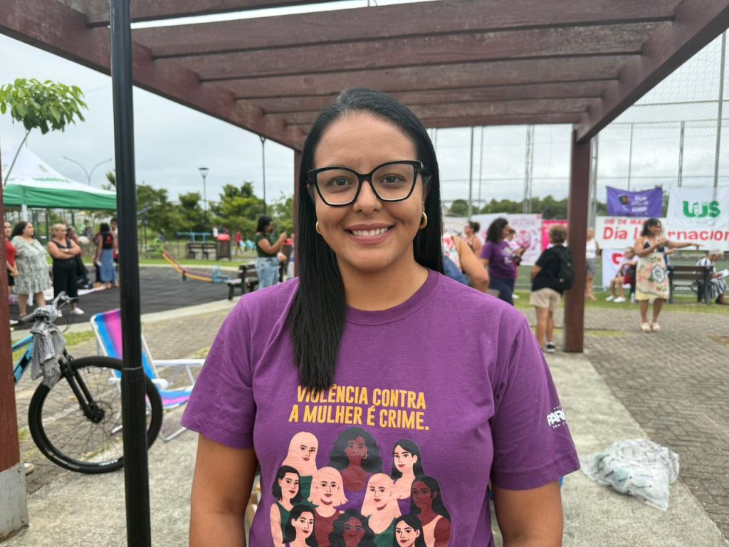 Carolina Lourenço, a secretária da Mulher do município, reforçou o apoio institucional ao ato do 8 de março.