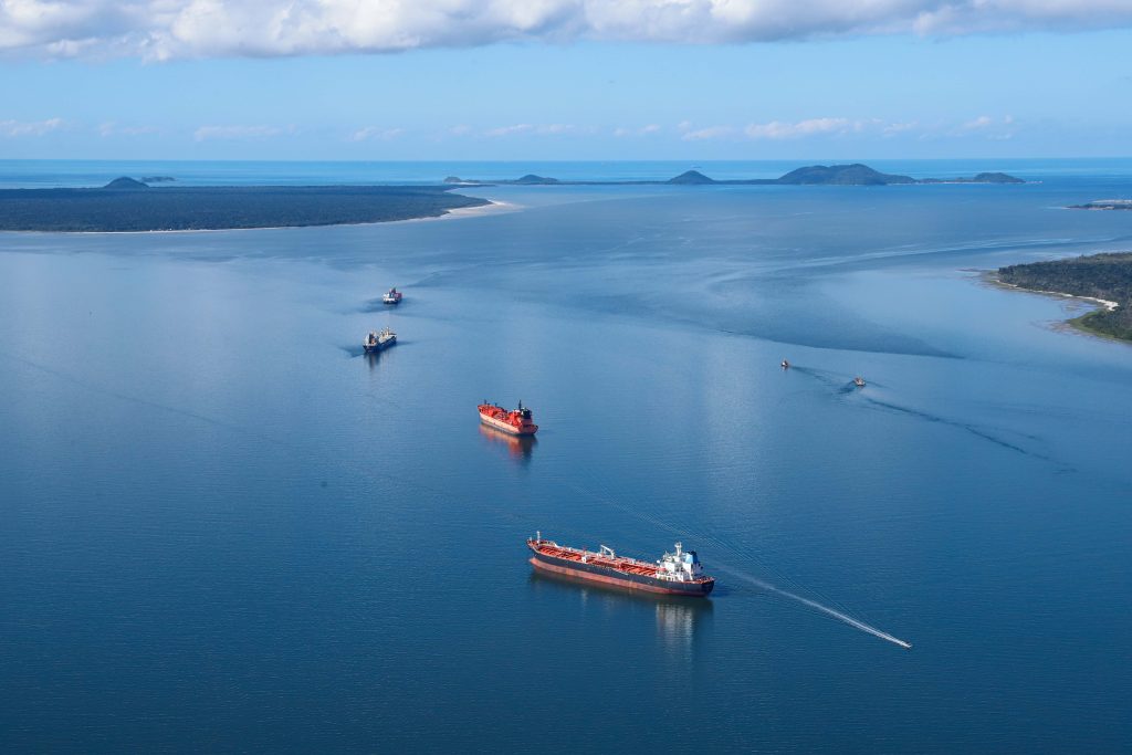 Canal da Galheta, acesso marítimo ao Porto de Paranaguá, terá o calado ampliado para 15,5 metros, permitindo a operação de navios de maior porte. Foto: Rodrigo Felix Leal/SEIL