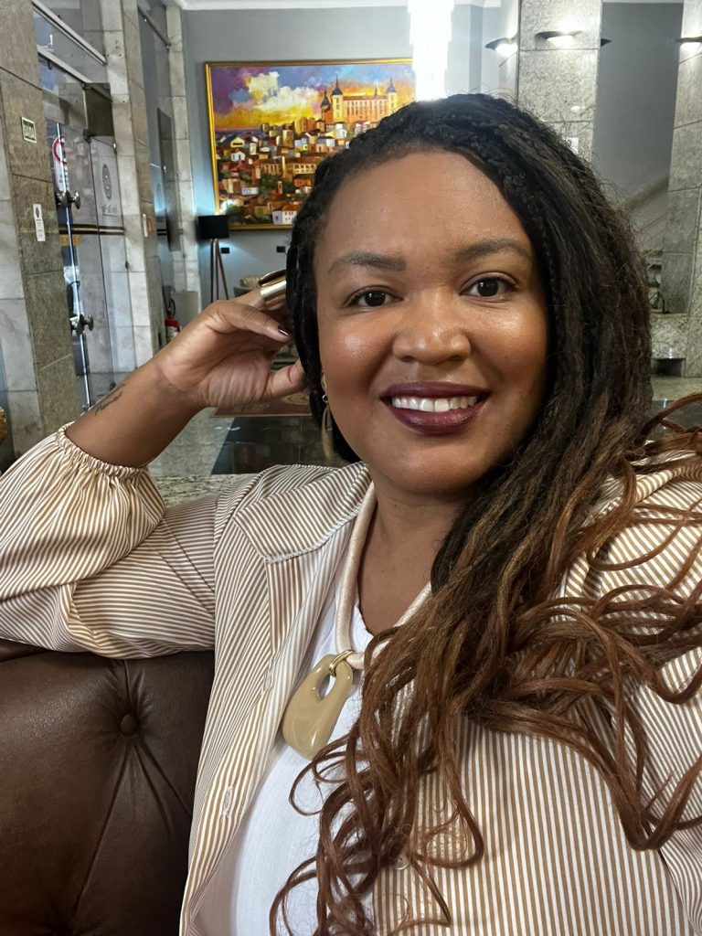 A professora Marlina Oliveira estuda o pertencimento racial e a diversidade étnico-racial na educação. Foto: Arquivo pessoal