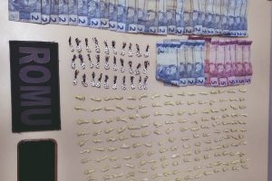 Garoto de 15 anos é flagrado com mais de 160 pedras de crack na Ilha dos Valadares