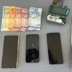Apreensão de drogas e faca
