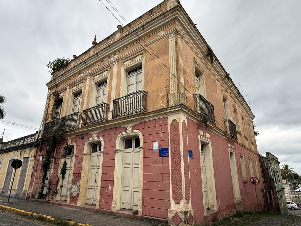 CASA CECY PARANAGUÁ – Foto JB Litoral – 10.04 (15)