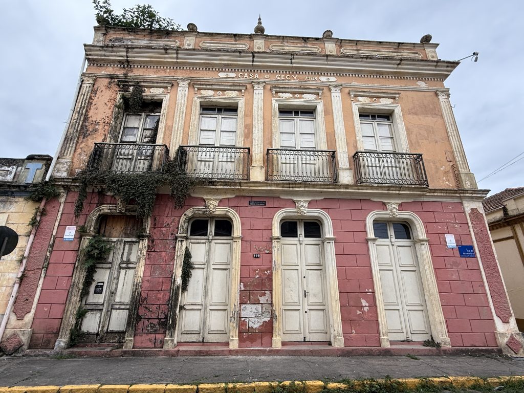 CASA CECY PARANAGUÁ – Foto JB Litoral – 10.04 (16)