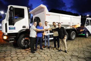 Deputado Gilson de Souza com o prefeito Dalmora, vereador Nelinho, secretário de Obras Amarante e o suplente de deputado federal Pr. Itamar Paim