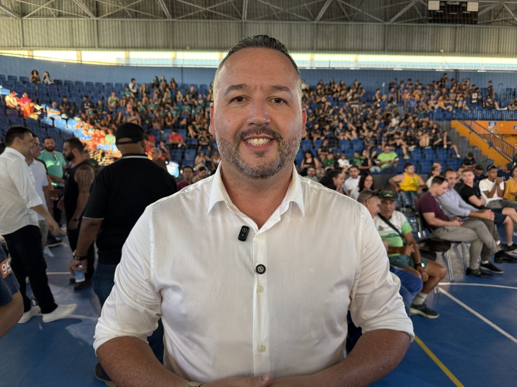 FOTO 3 – JOSÉ MIGUEL PEREIRA – SECRETARIO MUNICIPAL DE ESPORTE E JUVENTUDE – BOLSA ATLETA – PARANAGUÁ – 24.05 (3)