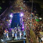 Matinhos viveu o maior Carnaval do Litoral, com blocos, trios elétricos e o retorno do tradicional Ressacão, que reuniu cerca de 30 mil pessoas na Avenida Atlântica ao som do Olodum.