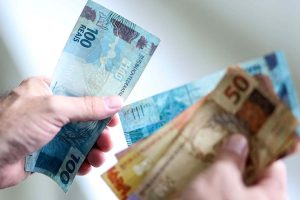 Imposto de renda – dinheiro – Gilson Abreu AEN