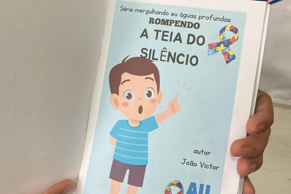 LIVRO ALUNO AUTISTA – Foto Escola Estadual Lea Germana Monteiro (3)