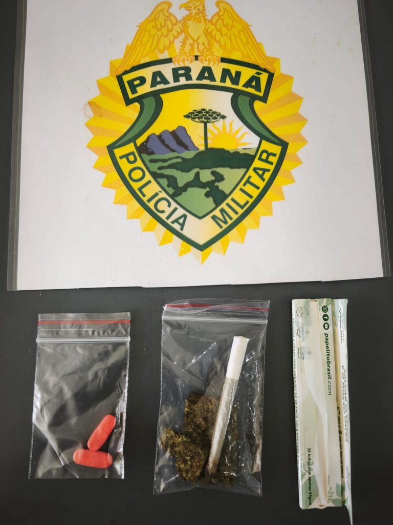 Motorista de caminhão é flagrado com porções de maconha e cocaína