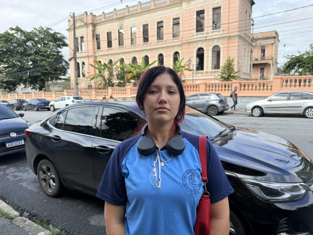 NICOLY CAPETE – ESTUDANTE TERCEIRO ANO ENSINO MÉDIO – MANIFESTAÇÃO IEE DR. CAETANO MUNHOZ DA ROCHA – PARANAGUÁ – Foto Maria Heiffer JB Litoral – 06.04 (7)