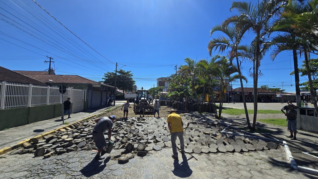 OBRAS NA AVENIDA PRINCIPAL DE IPANEMA – PONTAL DO PARANÁ – Foto Clovis Santos Prefeitura de Pontal do Paraná.jpg (2)