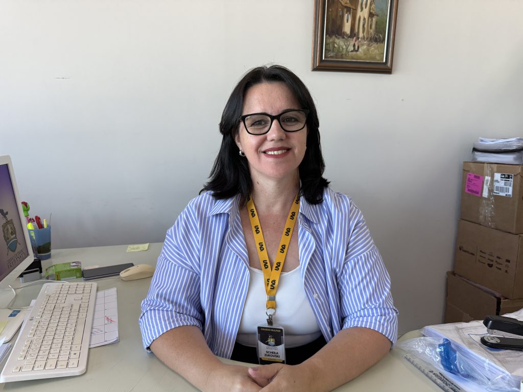 SCHEILA ZUKOVSKI – DIRETORA DO ENSINO MÉDIO DO ISULPAR – PARANAGUÁ – Foto Maria Heiffer JB Litoral