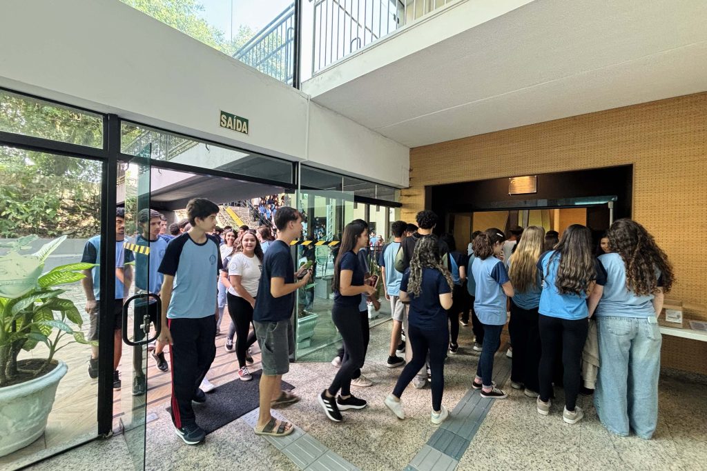 estudantes foram recepcionados no auditorio do isulpar1