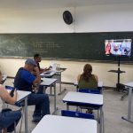 Neste domingo (5), a direção da escola, representantes do Núcleo Regional de Educação (NRE), do Instituto Paranaense de Desenvolvimento Educacional (Fundepar) e equipes da Defesa Civil estiveram no local acompanhando a situação do prédio danificado. Polícias Civil e Científica investigam o incêndio.