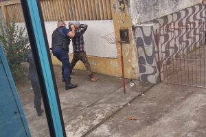 Apreensão de faca em ônibus 2