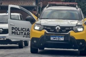 Carro recuperado pela PM na Vila Cruzeiro