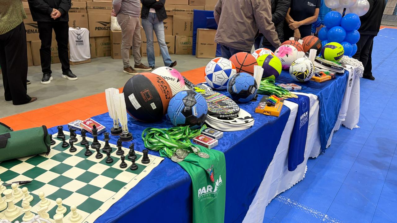 ENTREGA KITS ESPORTIVOS MATINHOS – FOTO MAISY PIRES JB LITORAL (3)