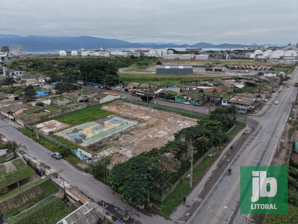 Escola Terreno Rodolfo Arzua aerea – Fotos – JB Litoral -23-05-2026 (2) (1)