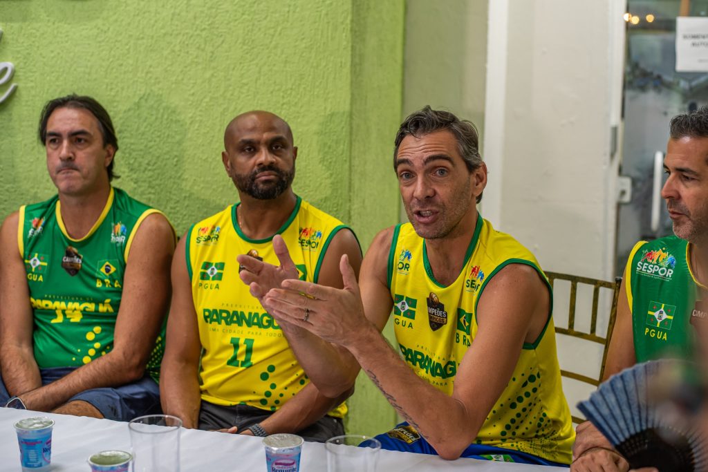 Os campeões do vôlei Anderson Rodrigues, Rodrigão, Dante Amaral e Giba estiveram entre os convidados para a abertura dos Jogos. Fotos: Fotos: Moyses Zanardo/Prefeitura de Paranaguá