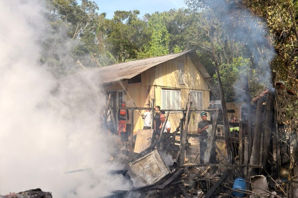 INCENDIO ILHA DO MEL – FOTO DIVULGACAO (2)