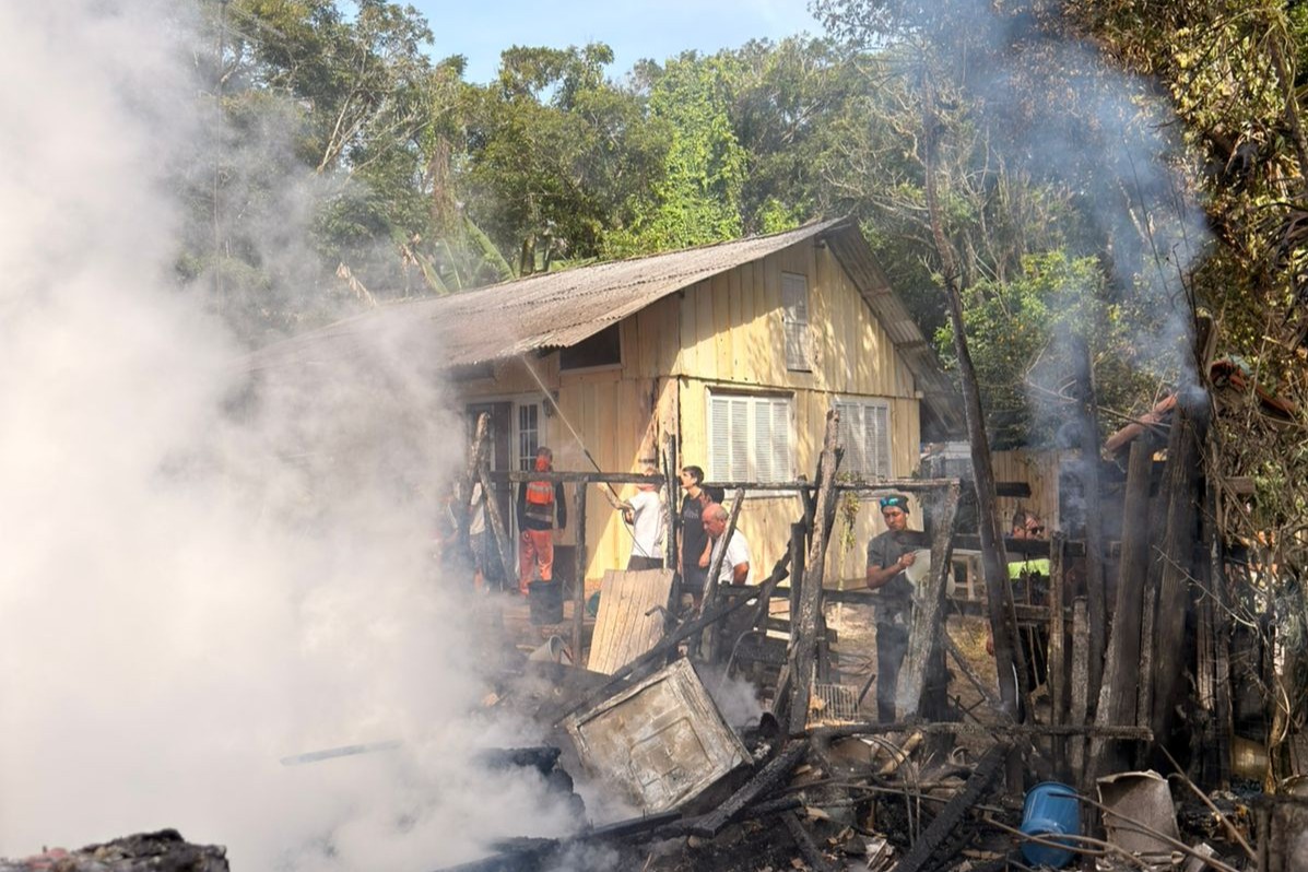 INCENDIO ILHA DO MEL – FOTO DIVULGACAO (2)
