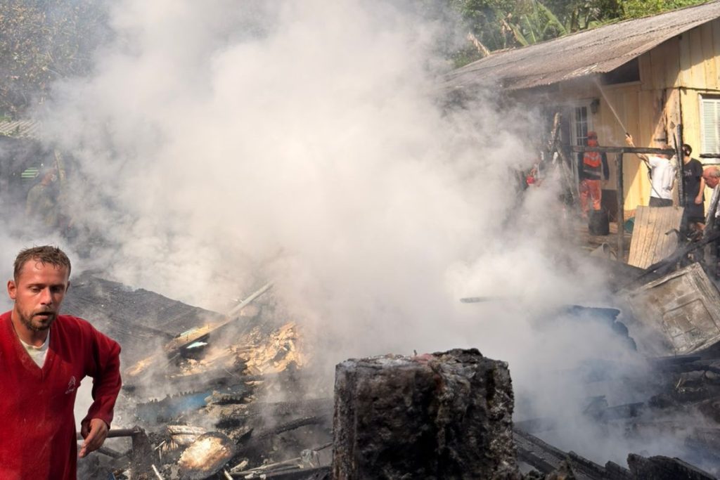 INCENDIO ILHA DO MEL – FOTO DIVULGACAO (9)