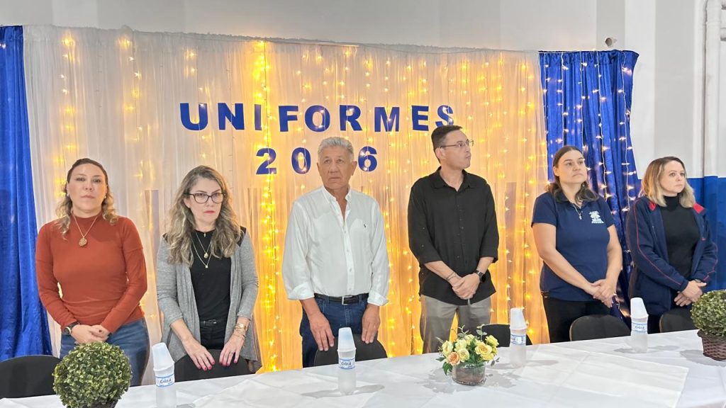UNIFORME MATINHOS – FOTO DIVULGACAO PREFEITURA DE MATINHOS (1)