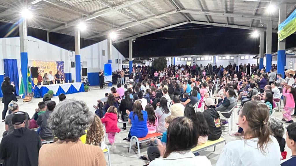 UNIFORME MATINHOS – FOTO DIVULGACAO PREFEITURA DE MATINHOS (2)