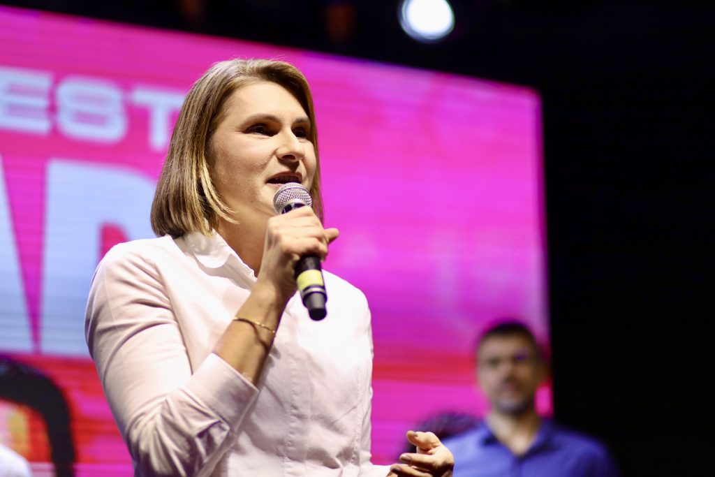 fabiana parro deputadafoto assessoria da pre candidata