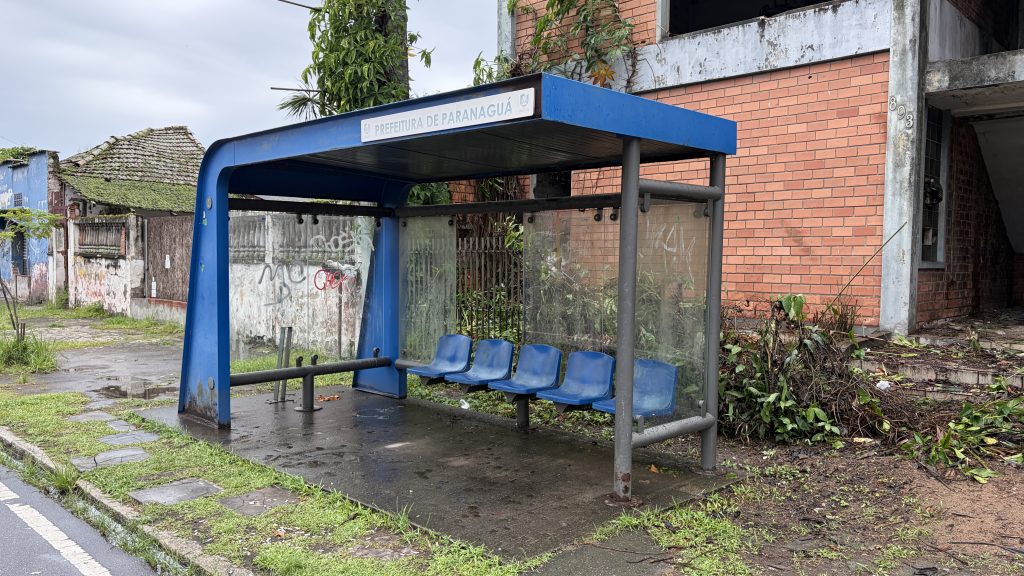 ponto de onibus paranagua foto maisy pires jb litoral2