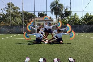 Grupo tem 50 integrantes de 8 a 19 anos, além do maestro Rodrigo Freire. Foto: Divulgação