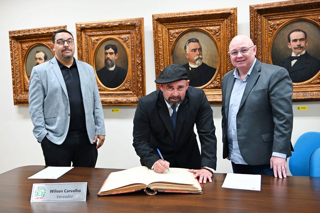 Wilson Carvalho, do União Brasil, tomou posse como vereador de Paranaguá nesta segunda-feira, 1.º de junho, após o licenciamento de Halleson Stieglitz.
