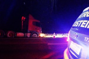 Caminhão furtado em Santa Catarina recuperado pela PM em Paranaguá
