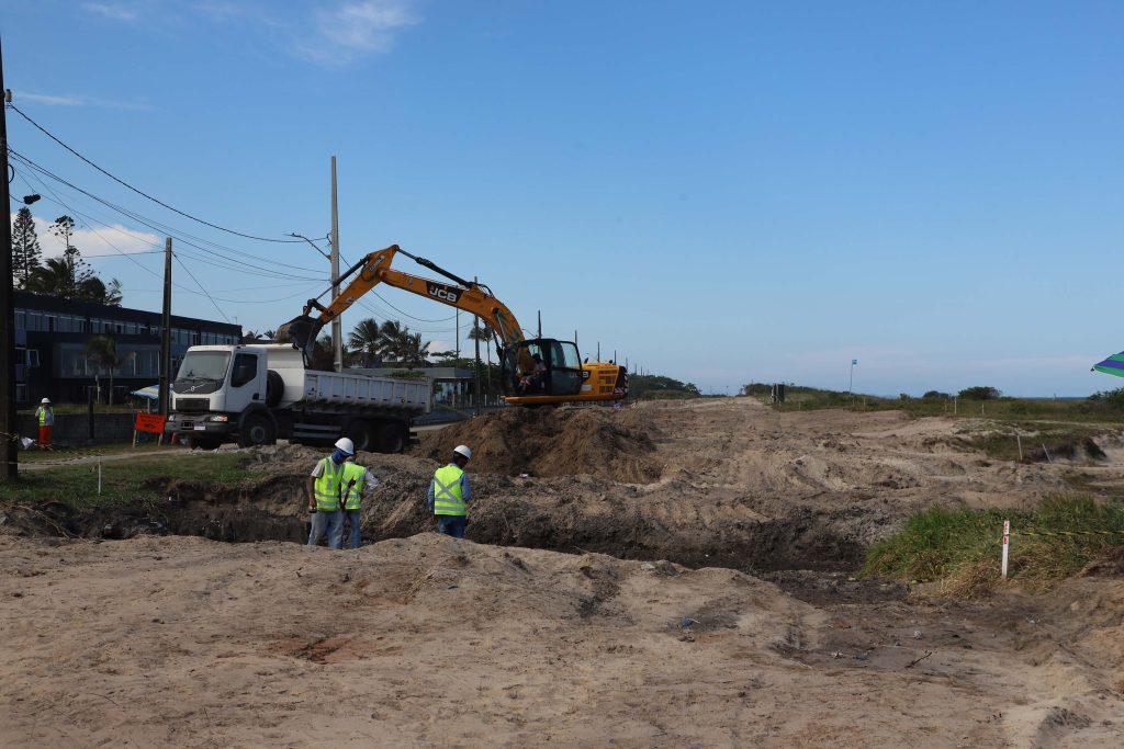 Obras de requalificação da Orla de Pontal começaram no ano passado e chegaram a 50% das intervenções na área de drenagem. Foto: Ari Dias/AEN