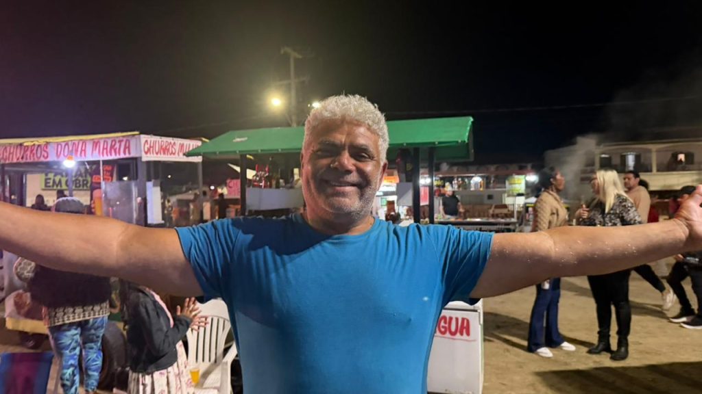 O curitibano Luciano Rodrigues dos Santos, mora em Matinhos, e aprovou as comemorações