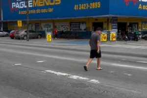 Faixas de pedestres na Avenida Bento Munhoz da Rocha Neto