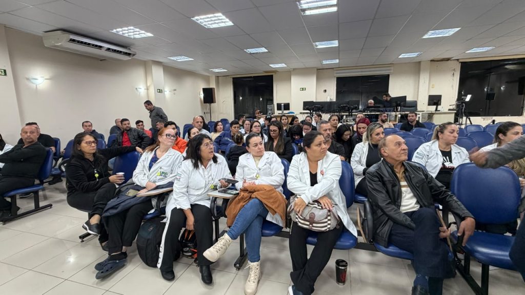 Servidores da Fundação lotaram a Câmara Municipal para acompanhar a votação do projeto da Prefeitura que extinguiu a FASP, no último dia 2. Foto: JB Litoral