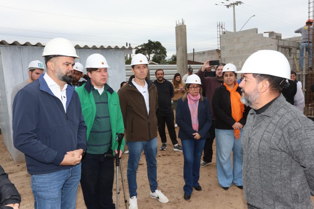 O secretário Roni Miranda e o deputado Anibelli Neto foram recebidos pelo prefeito Rudão Gimenes.
