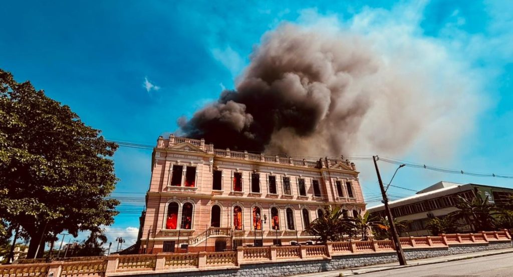 INCENDIO INSTITUTO PARANAGUA