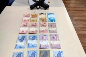 Simulacro, drogas e dinheiro apreendidos pela GCM em Pontal do Paraná