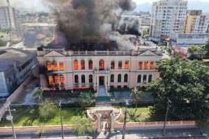 incendio instituto de educacao foto ronaldo damasceno