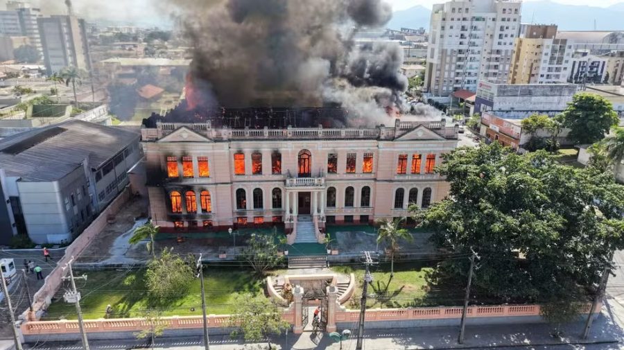 incendio instituto de educacao foto ronaldo damasceno